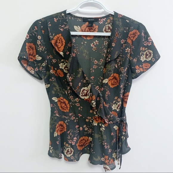 Forever 21 Tops - Forever 21 Grey Floral Wrap Top
